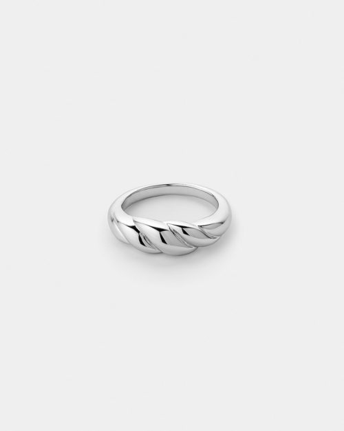 Vogue ring twisted detail on the ridge in Silver 925